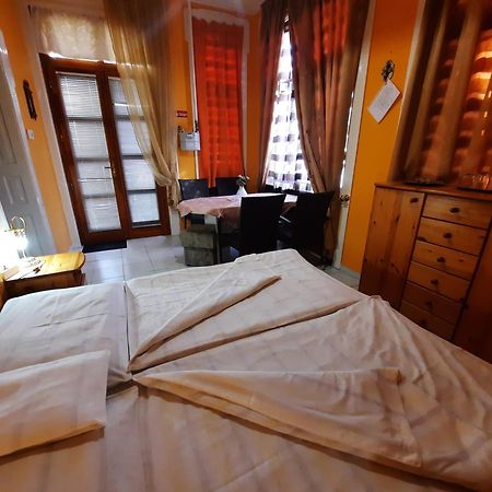 Gloria Apartman Gyula Esterno foto