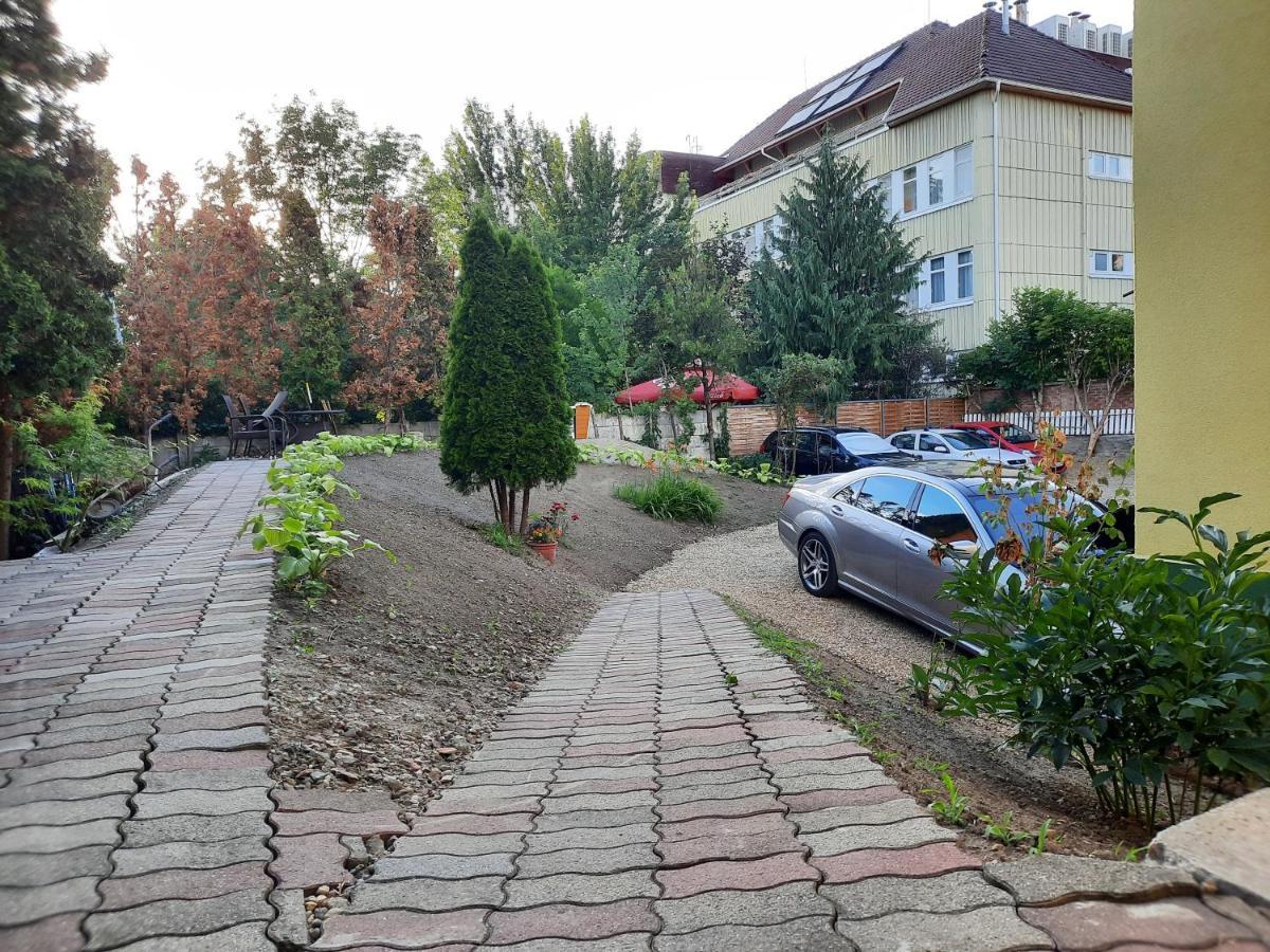 Gloria Apartman Gyula Esterno foto