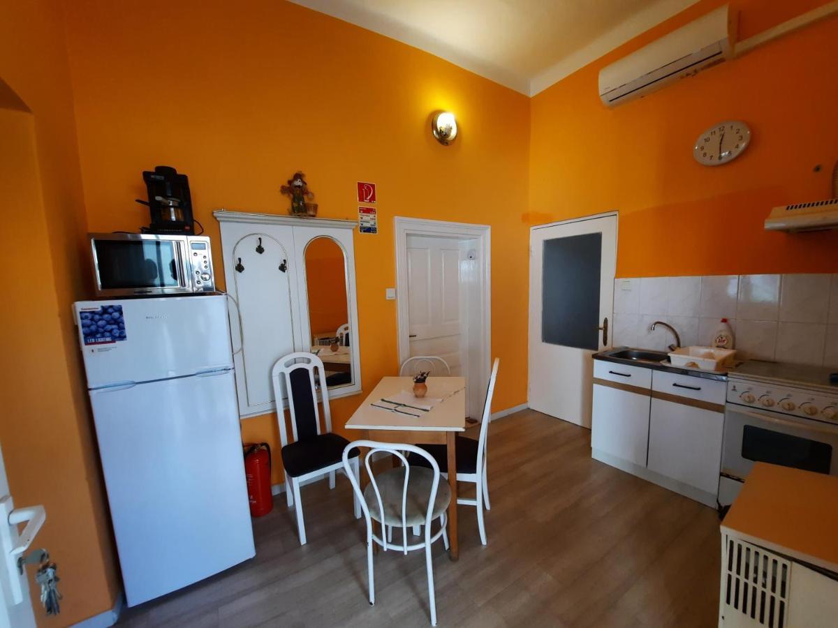 Gloria Apartman Gyula Esterno foto