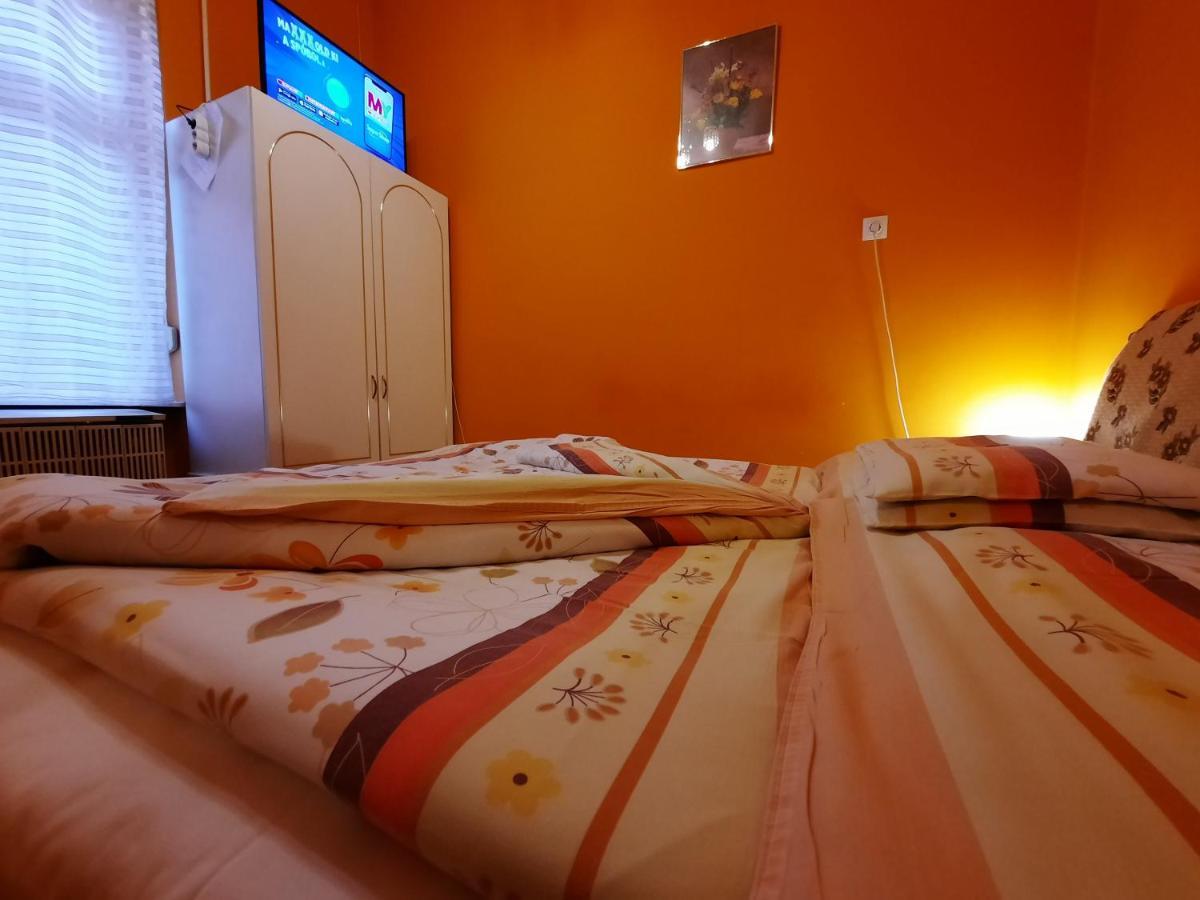 Gloria Apartman Gyula Esterno foto