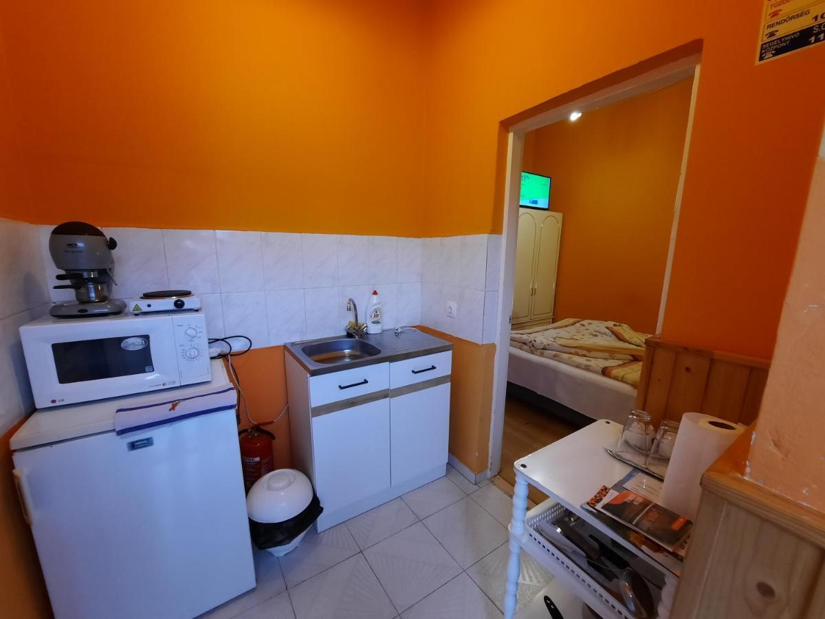 Gloria Apartman Gyula Esterno foto