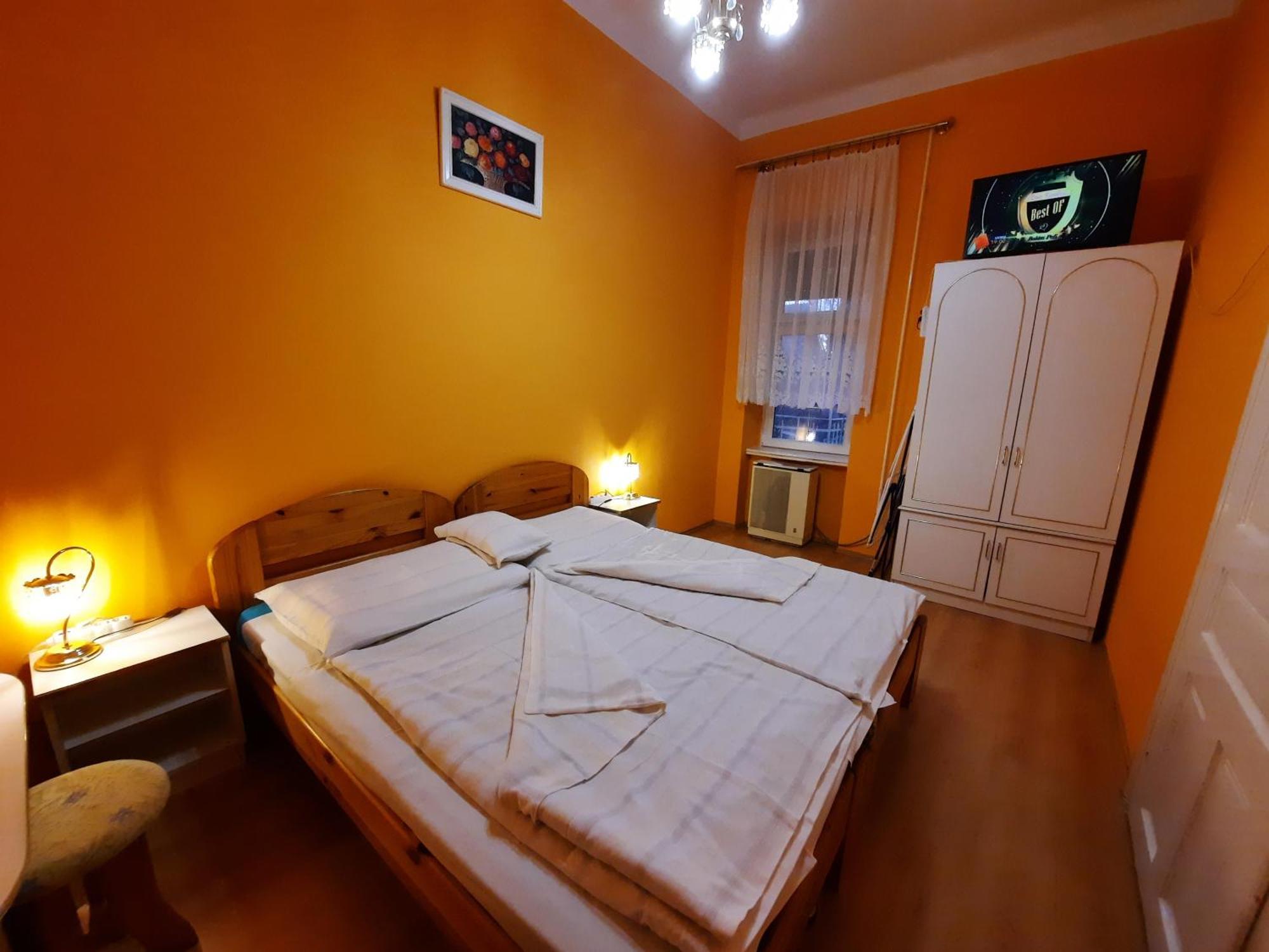 Gloria Apartman Gyula Esterno foto
