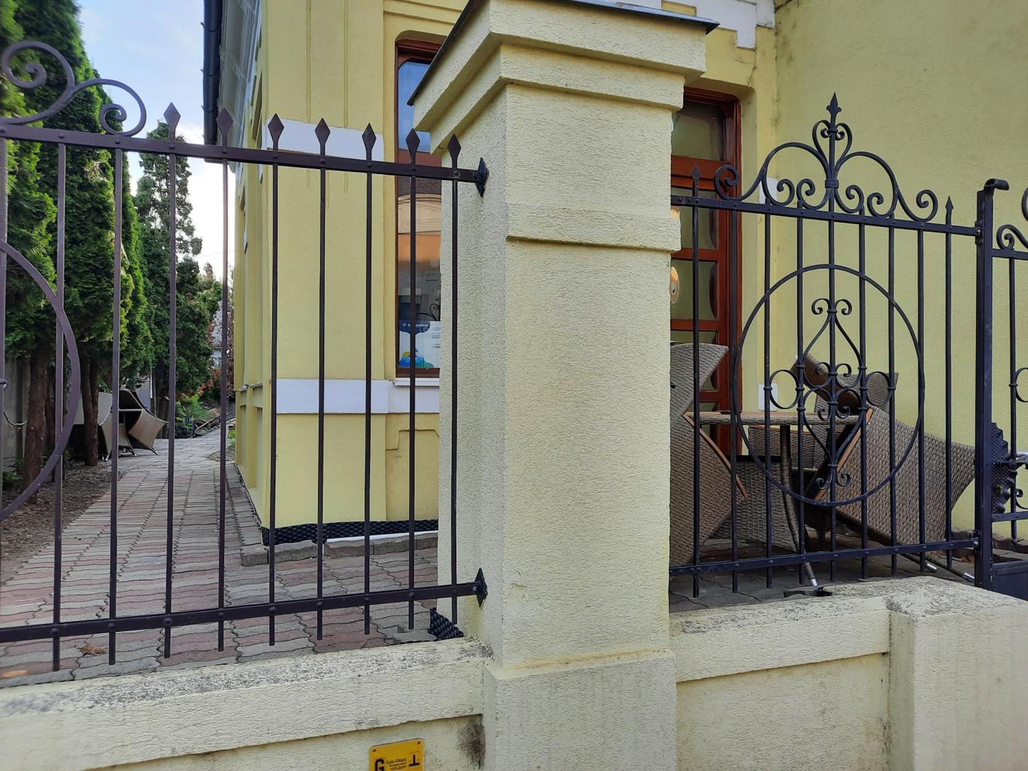 Gloria Apartman Gyula Esterno foto