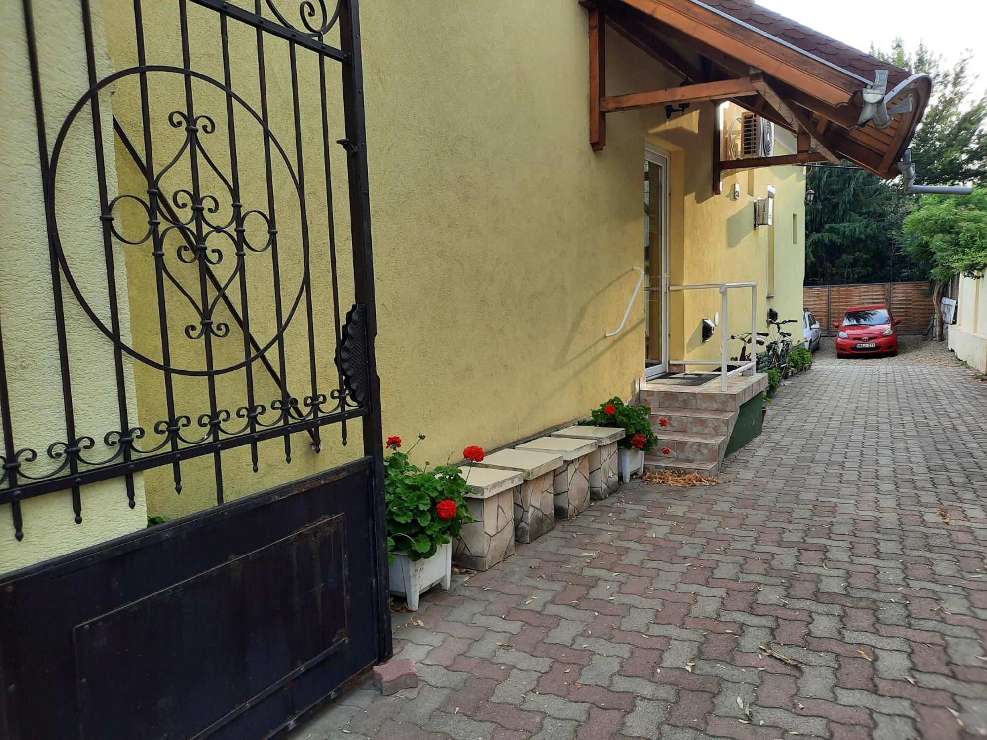 Gloria Apartman Gyula Camera foto