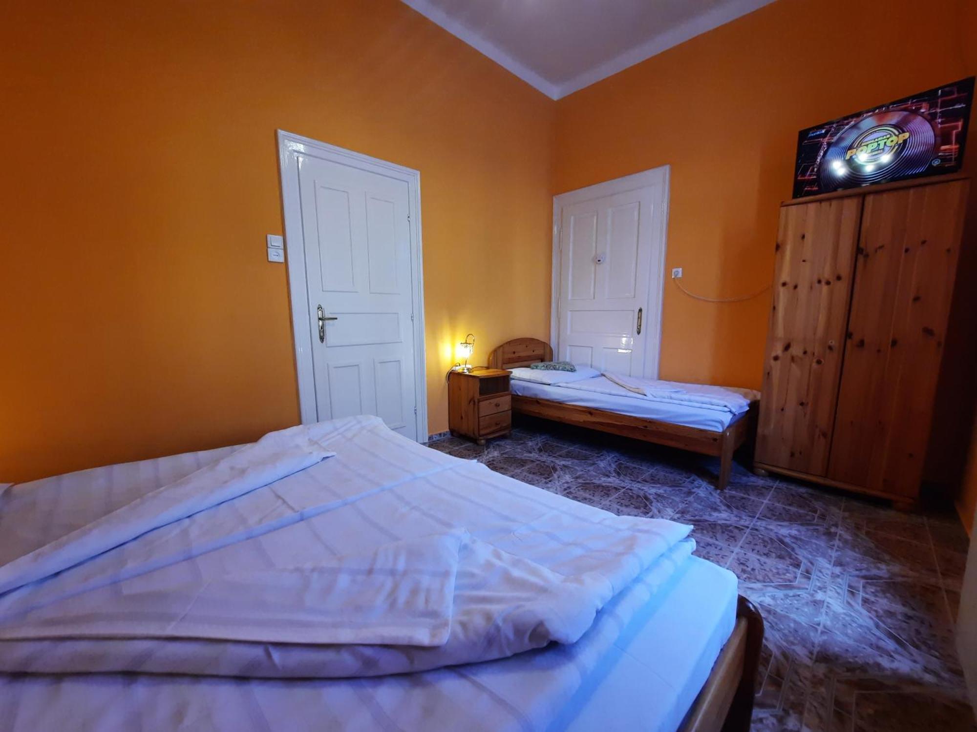 Gloria Apartman Gyula Esterno foto