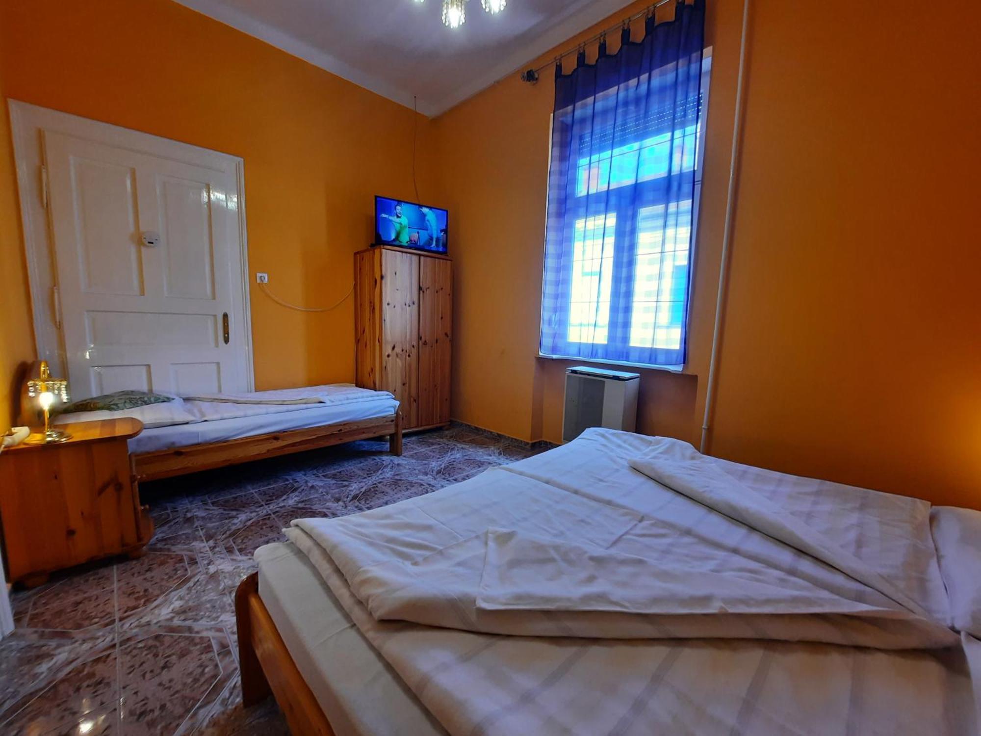 Gloria Apartman Gyula Esterno foto